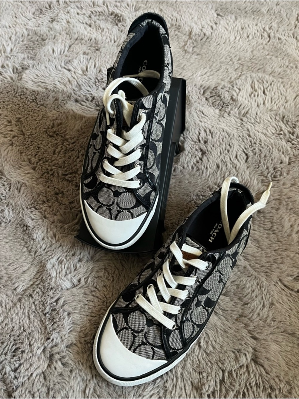 Coach Women's BARRETT II Sneakers Tennis Shoes Size 8.5B  Low Top Lace-Up